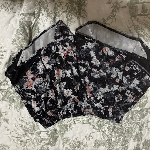 lululemon sz 8 Women's Hotty Hot Shorts Spring Bloom Multi Black running tennis - Picture 4 of 14